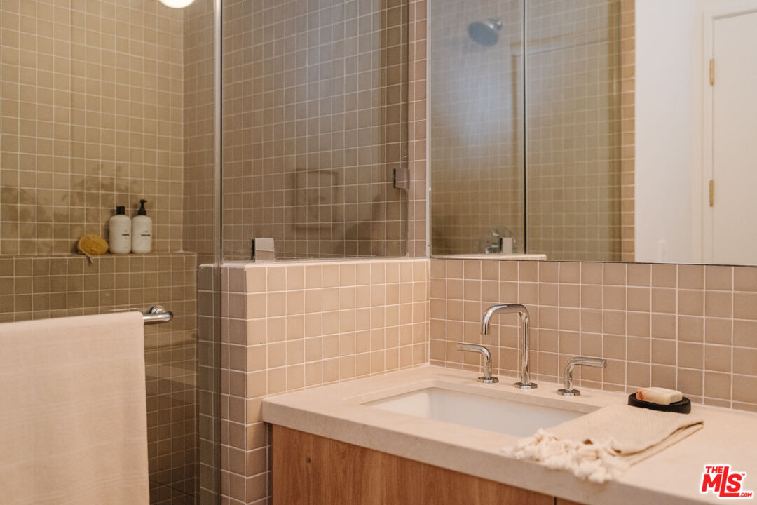 100 N Wetherly Dr Unit: PH D