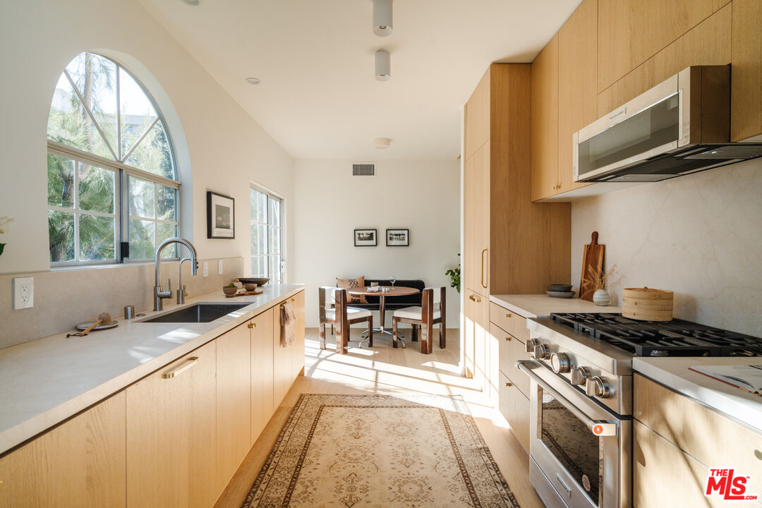 100 N Wetherly Dr Unit: PH D
