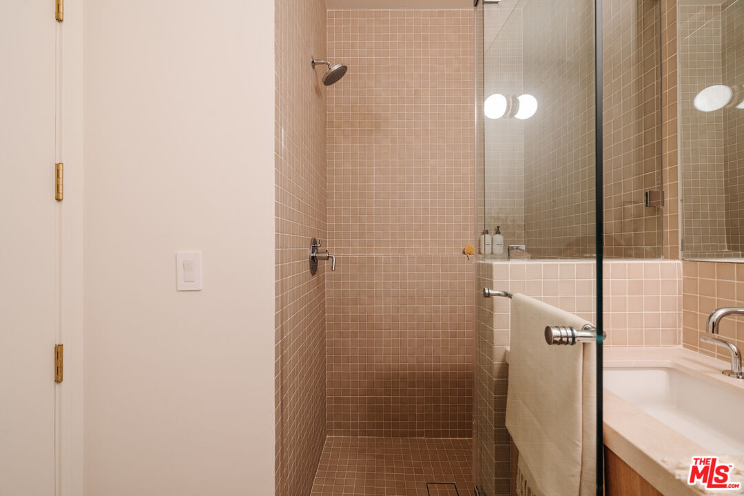 100 N Wetherly Dr Unit: PH D