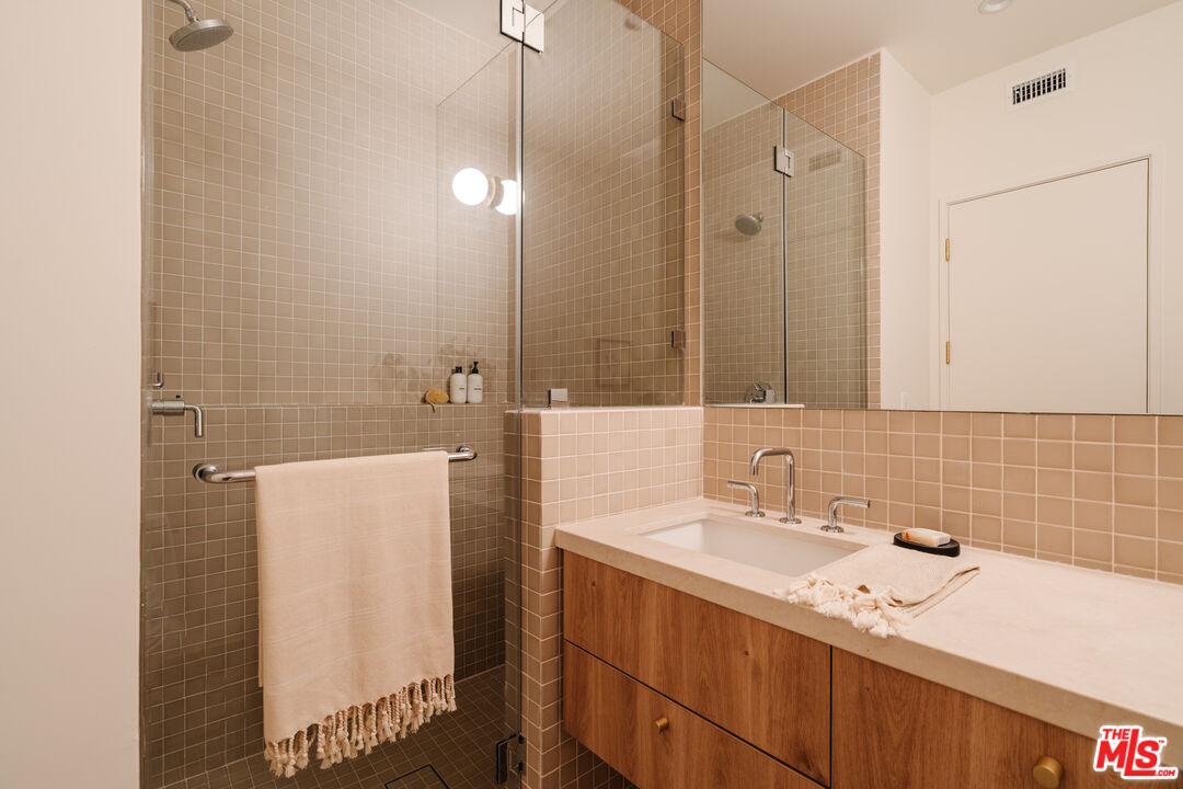 100 N Wetherly Dr Unit: PH D