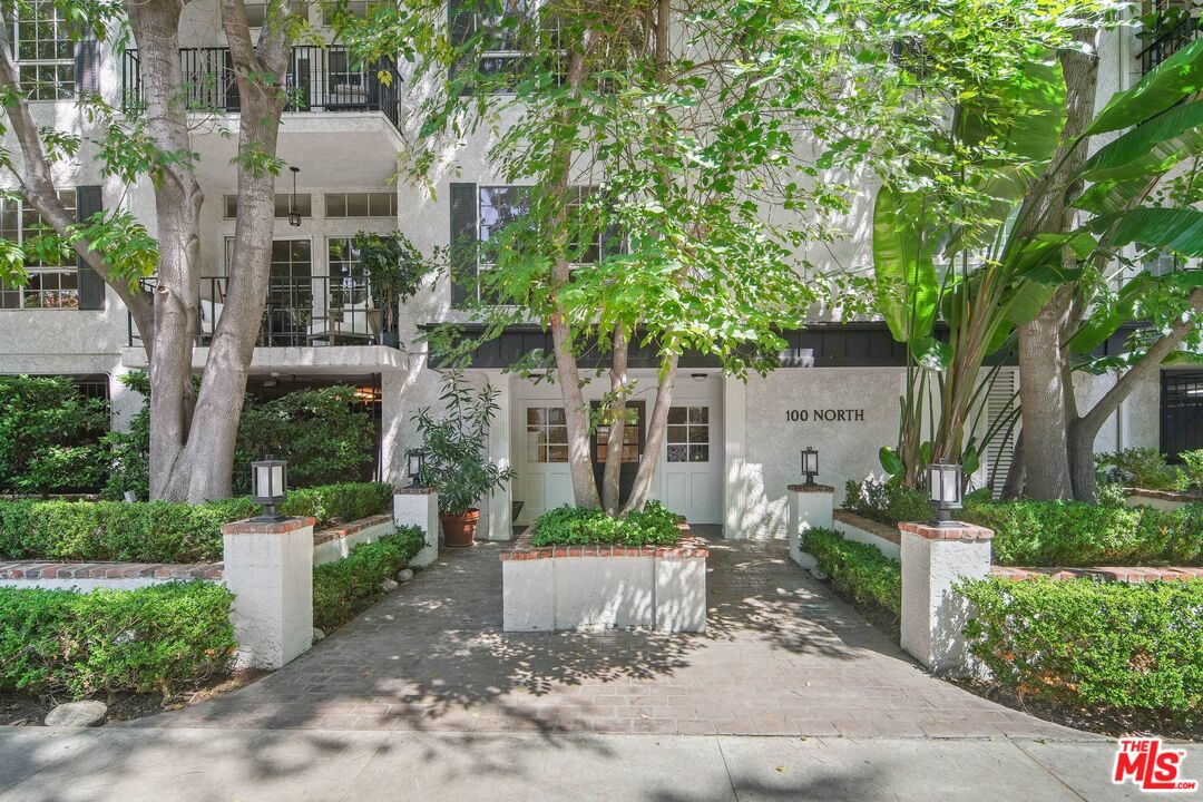 100 N Wetherly Dr Unit: PH D