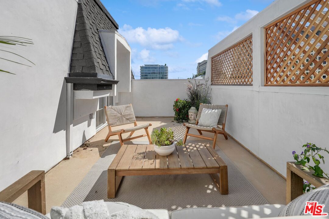 100 N Wetherly Dr Unit: PH D