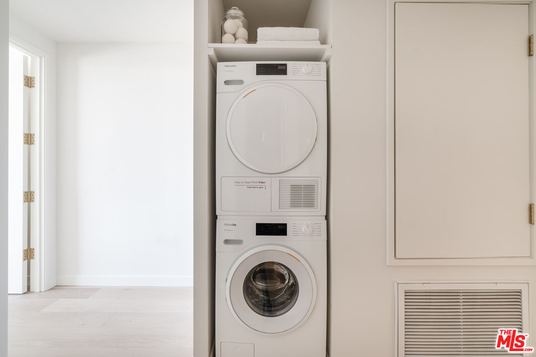 100 N Wetherly Dr Unit: PH D