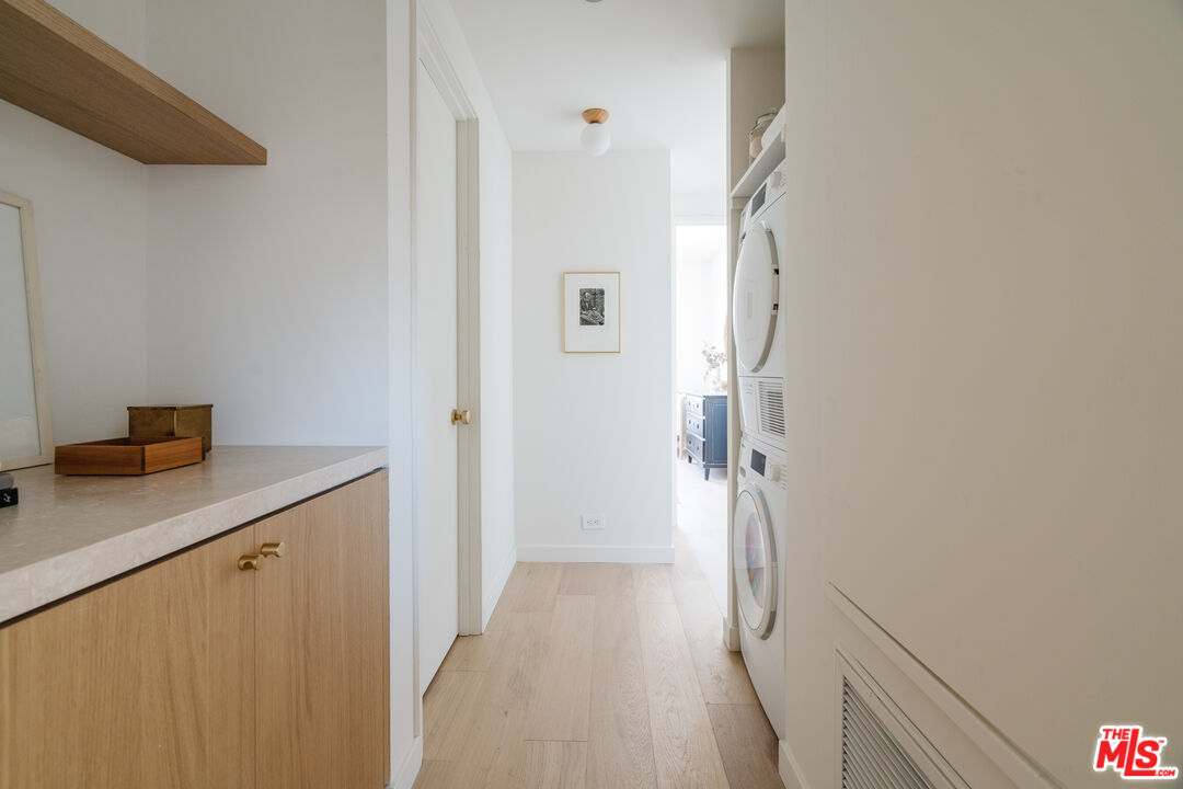 100 N Wetherly Dr Unit: PH D