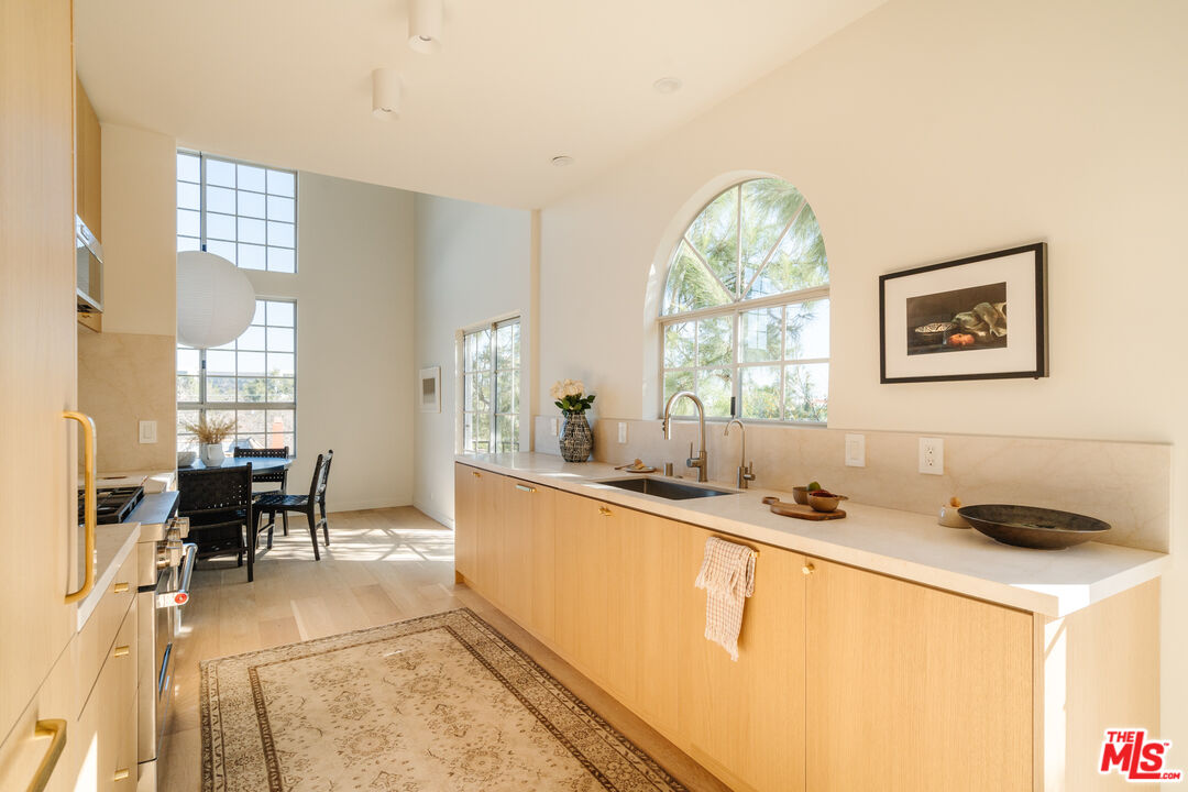 100 N Wetherly Dr Unit: PH D