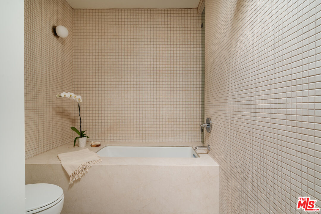 100 N Wetherly Dr Unit: PH D