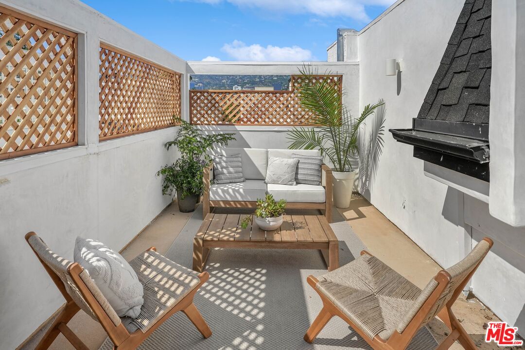 100 N Wetherly Dr Unit: PH D