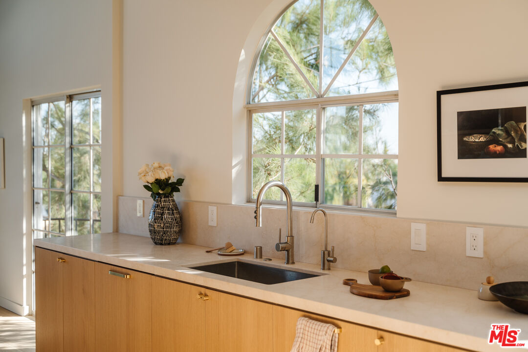100 N Wetherly Dr Unit: PH D