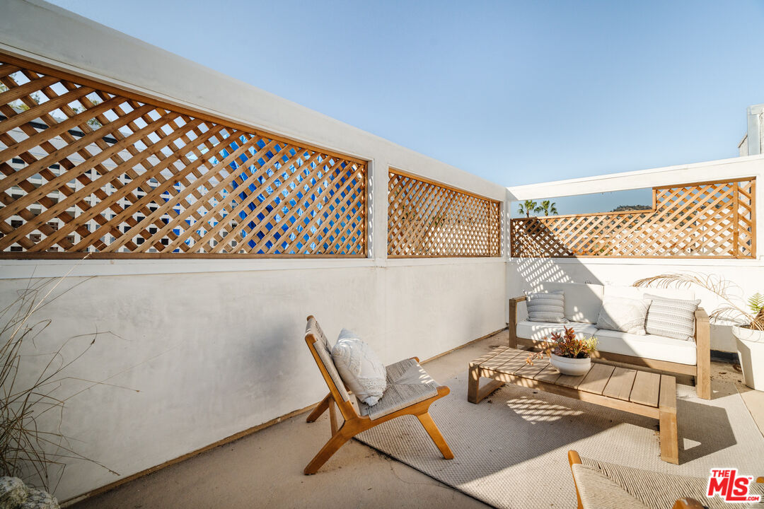 100 N Wetherly Dr Unit: PH D