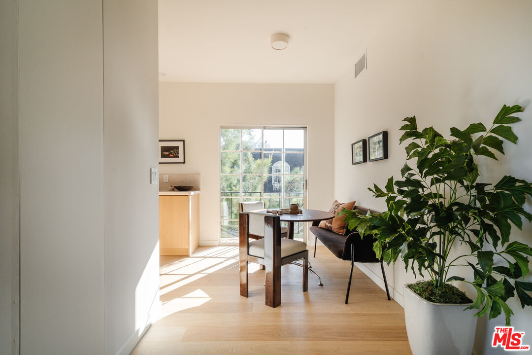 100 N Wetherly Dr Unit: PH D