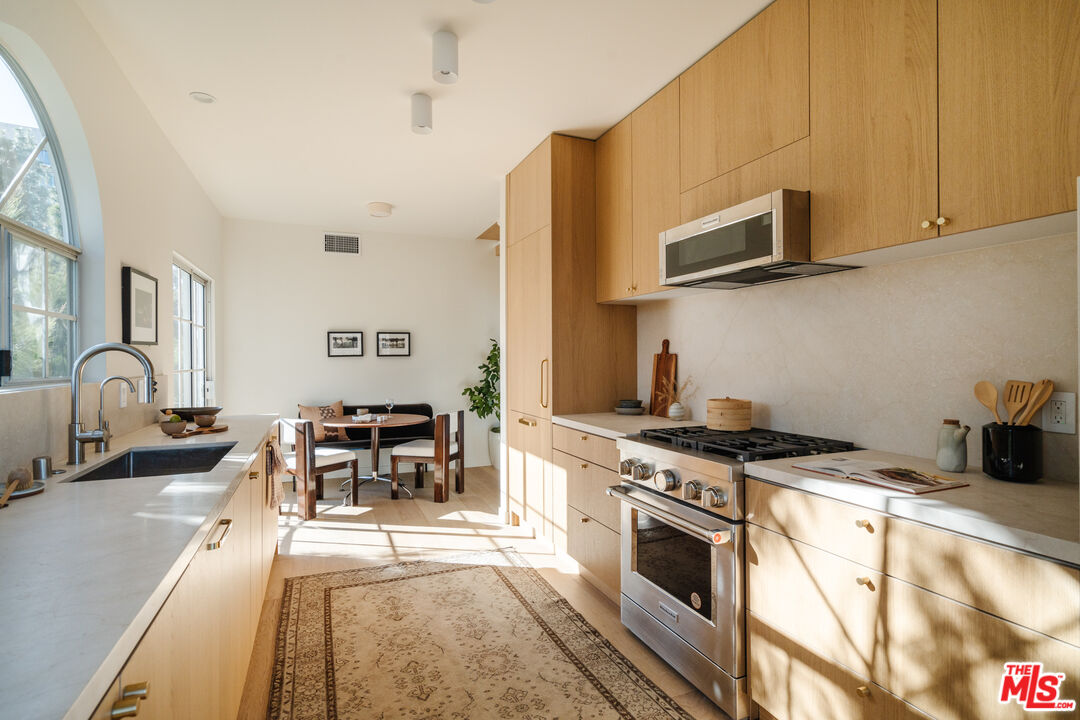100 N Wetherly Dr Unit: PH D