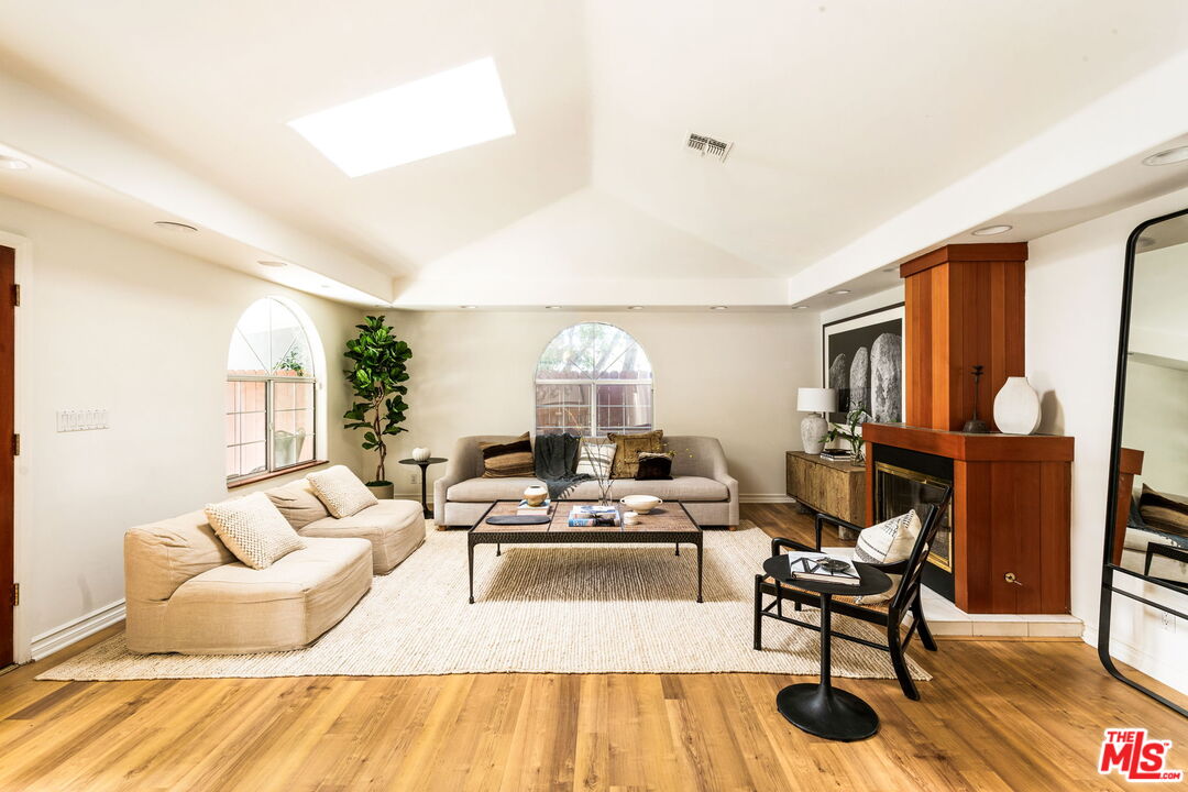 14127 Califa St