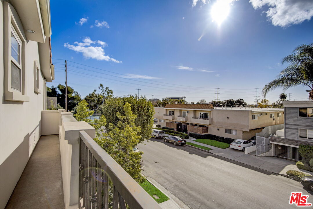 1744 Granville Ave Unit: 101