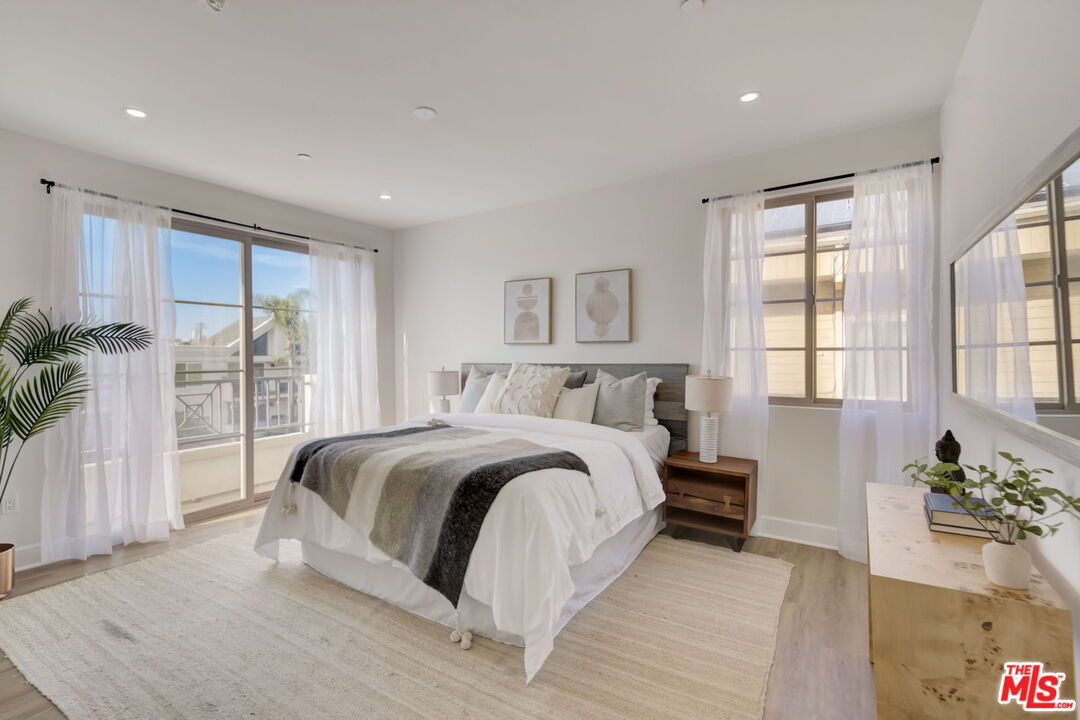1744 Granville Ave Unit: 101