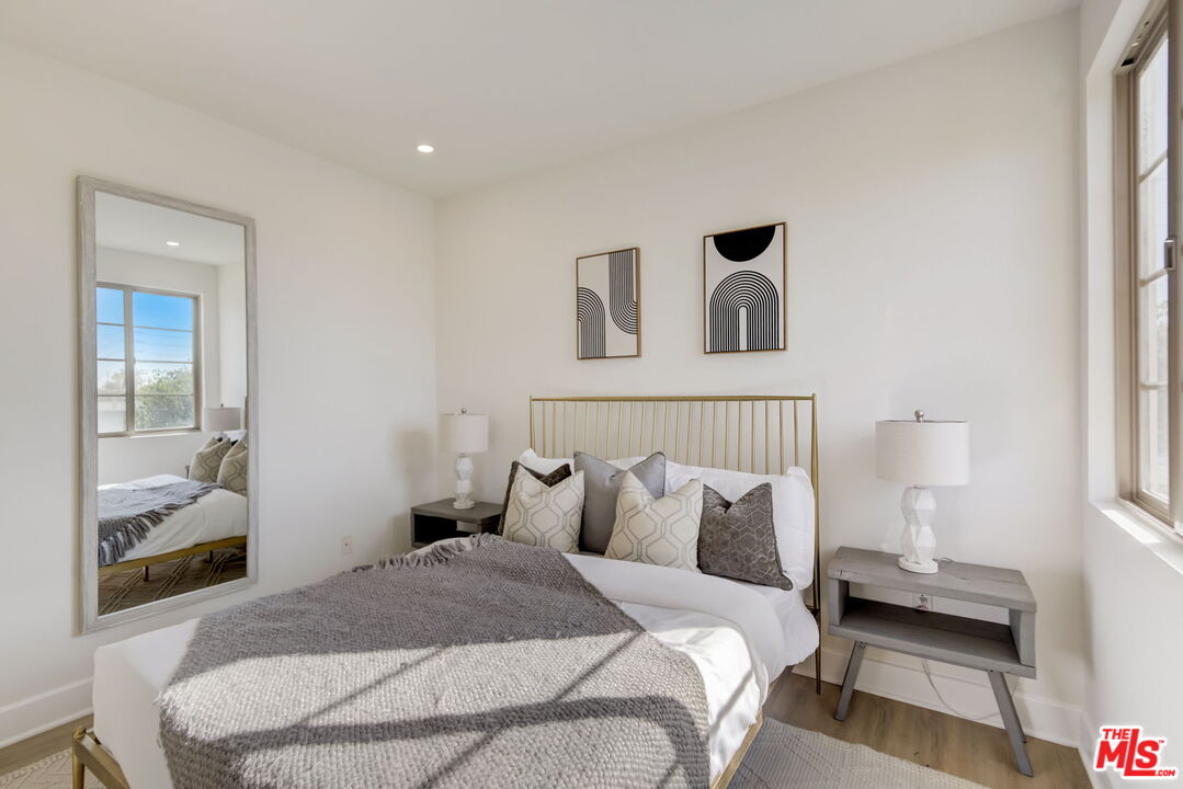 1744 Granville Ave Unit: 101