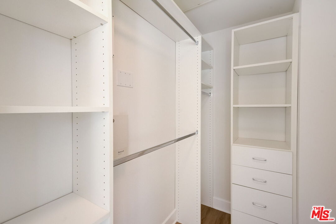 1744 Granville Ave Unit: 101