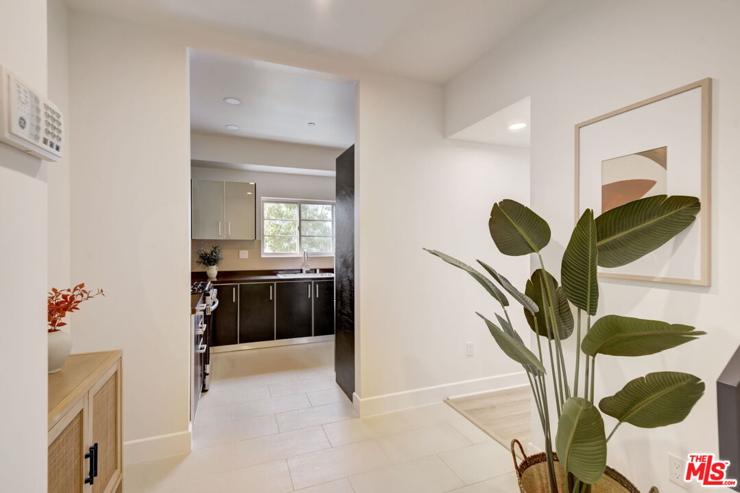 1744 Granville Ave Unit: 101