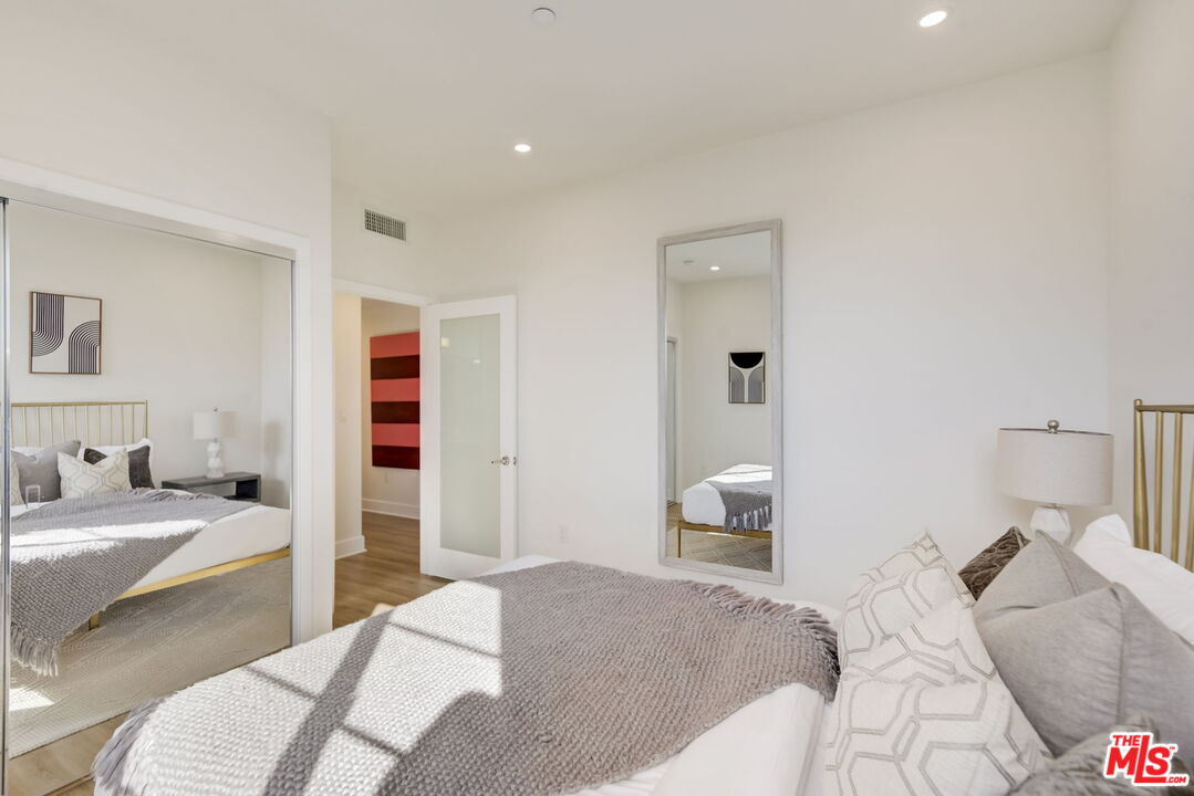1744 Granville Ave Unit: 101