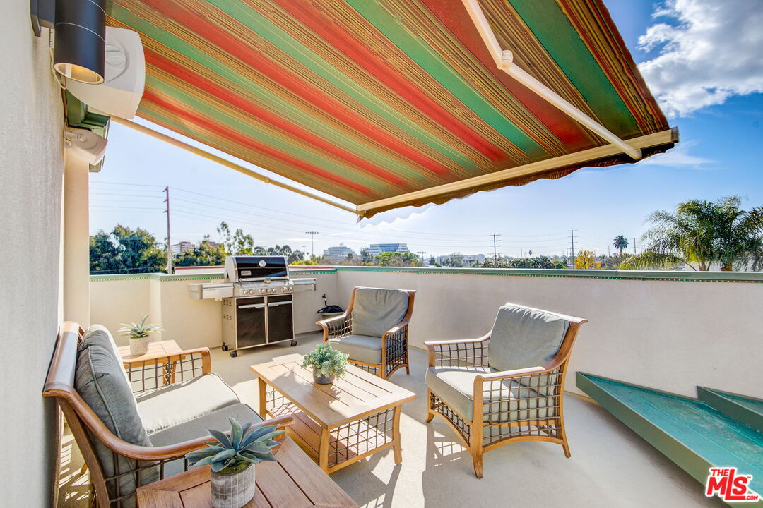 1744 Granville Ave Unit: 101
