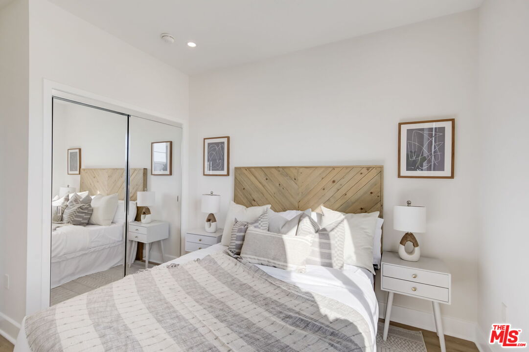 1744 Granville Ave Unit: 101