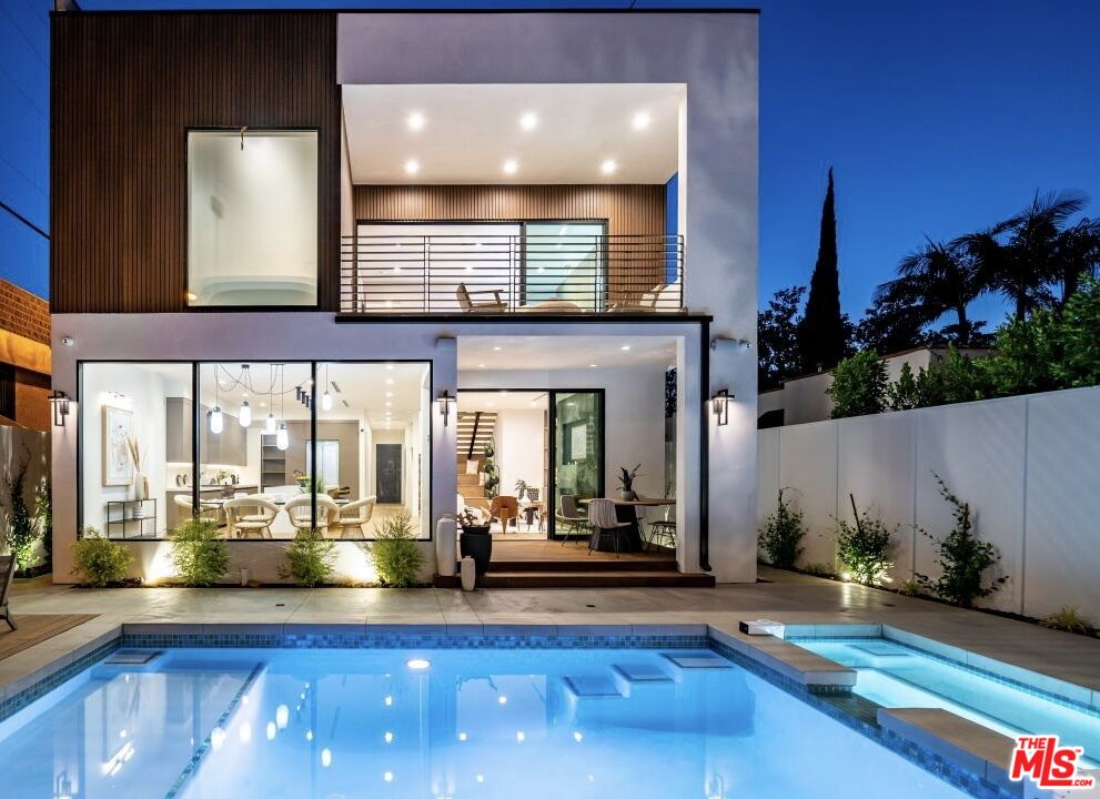 714 N La Jolla Ave
