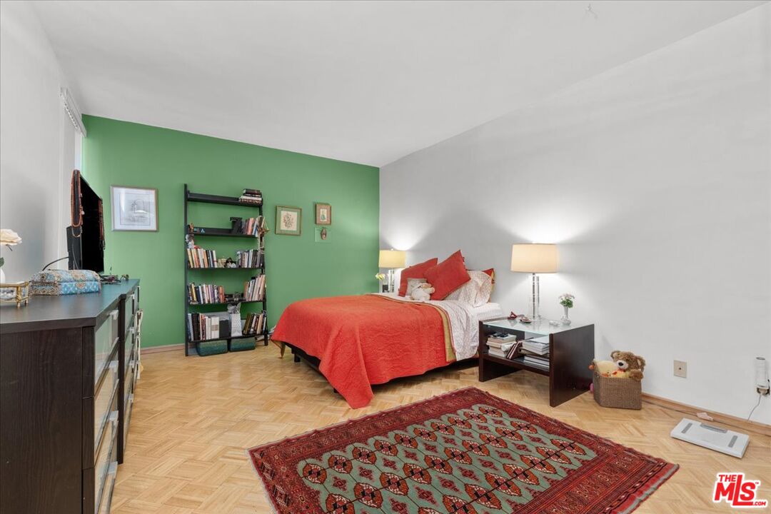 4487 Colbath Ave Unit: 310
