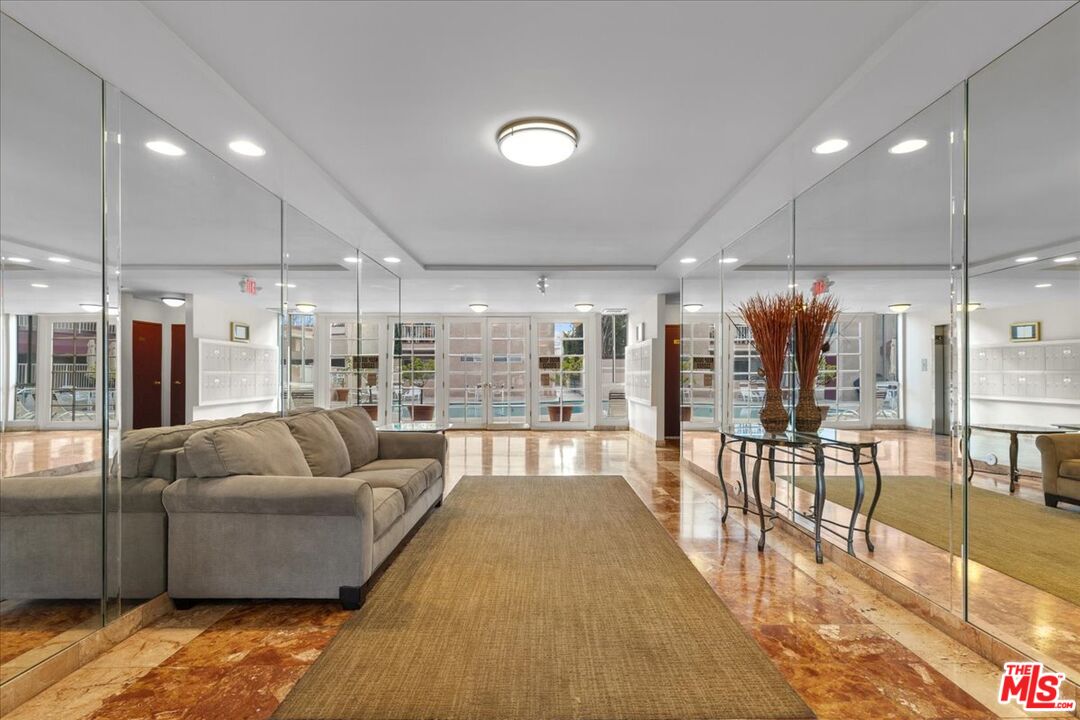4487 Colbath Ave Unit: 310
