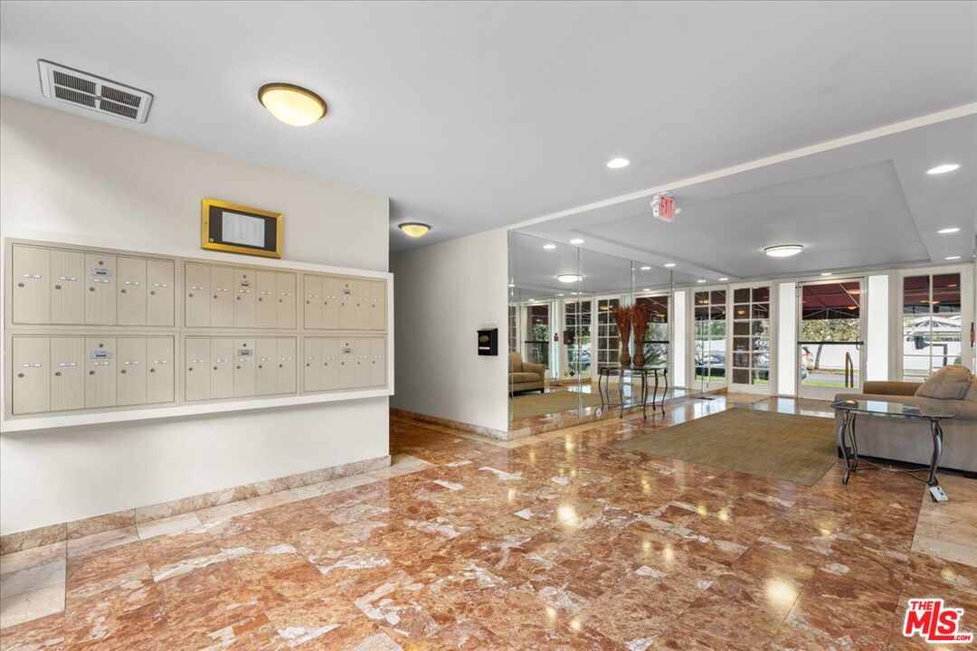 4487 Colbath Ave Unit: 310