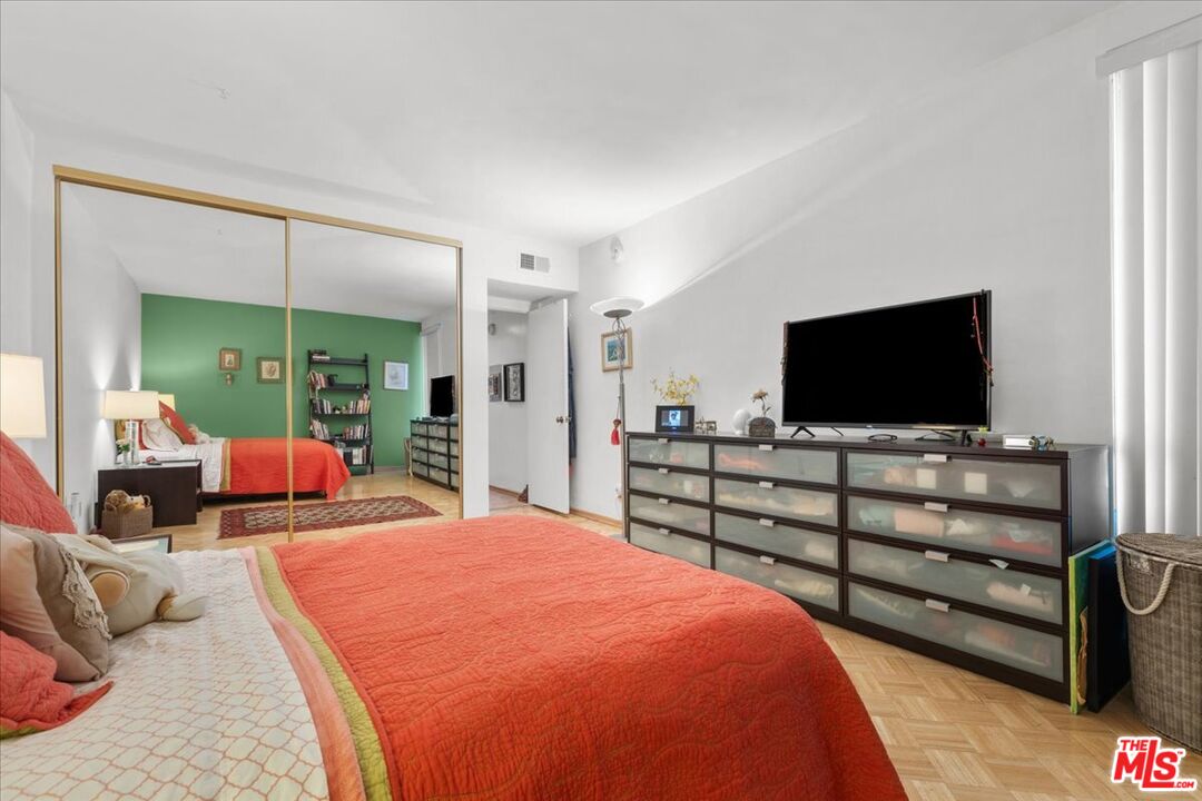 4487 Colbath Ave Unit: 310