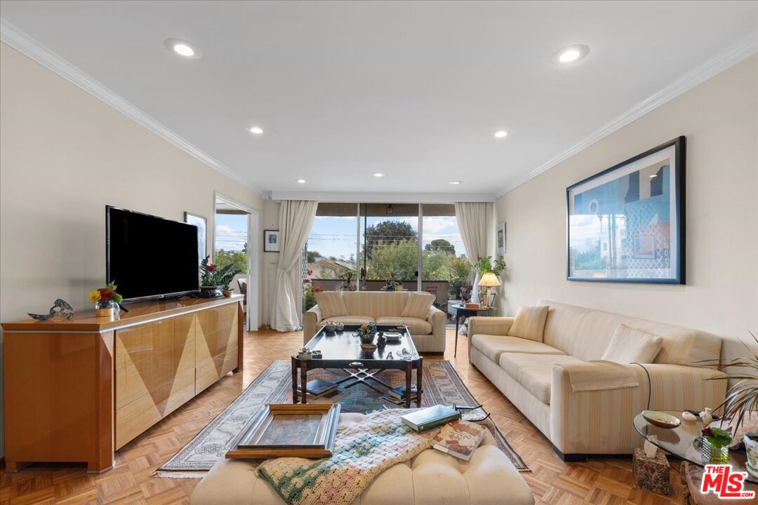 4487 Colbath Ave Unit: 310