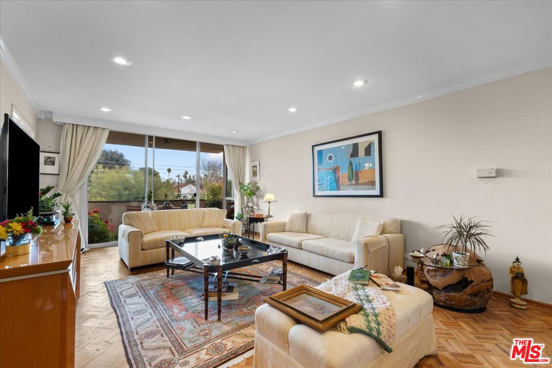 4487 Colbath Ave Unit: 310