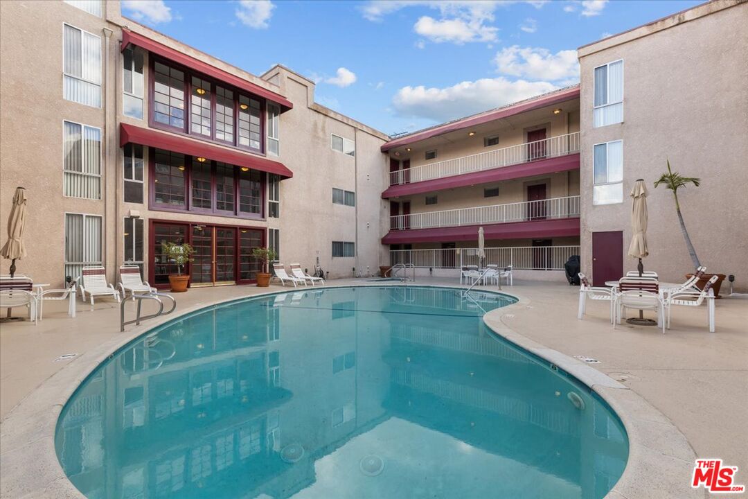 4487 Colbath Ave Unit: 310