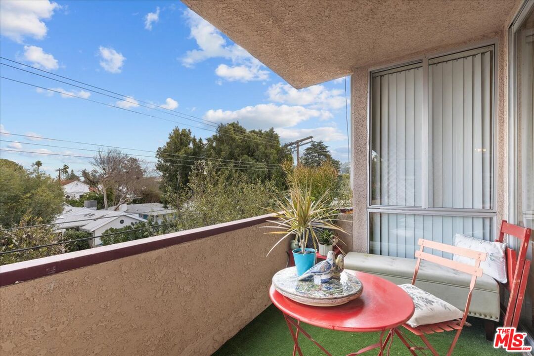 4487 Colbath Ave Unit: 310