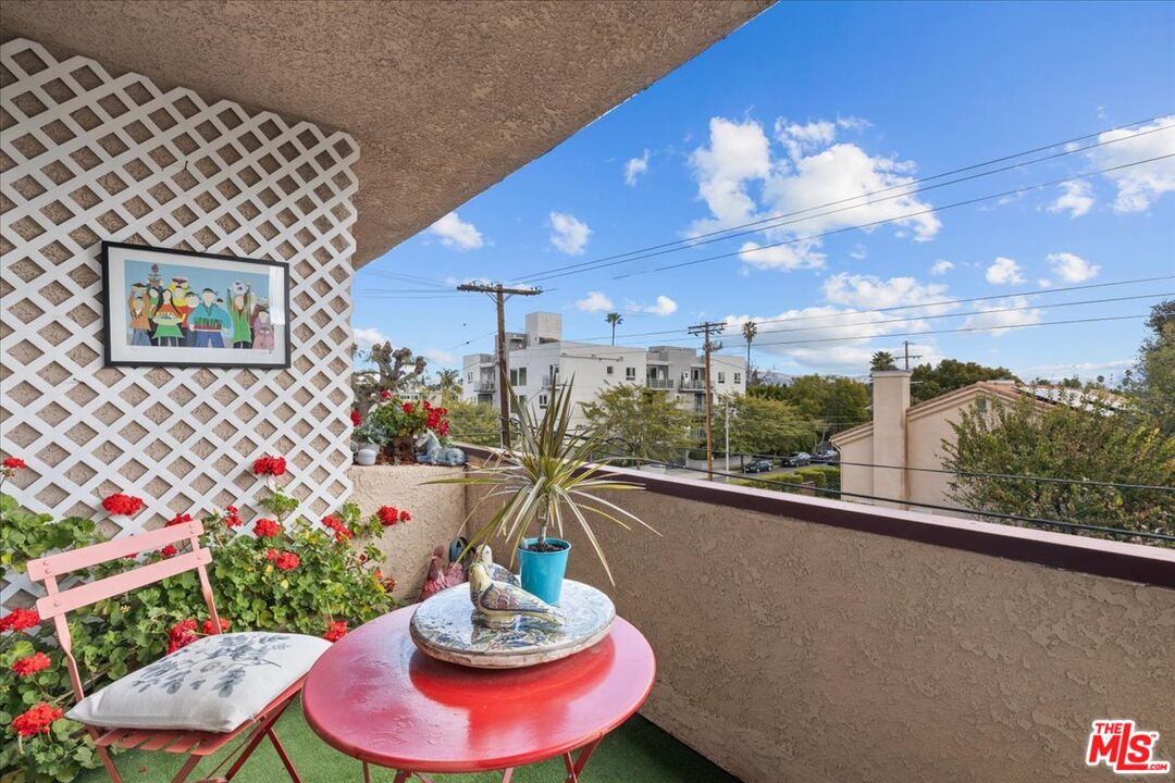 4487 Colbath Ave Unit: 310