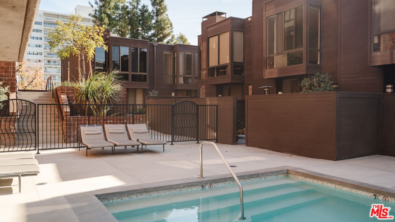 1033 Carol Dr Unit: T14