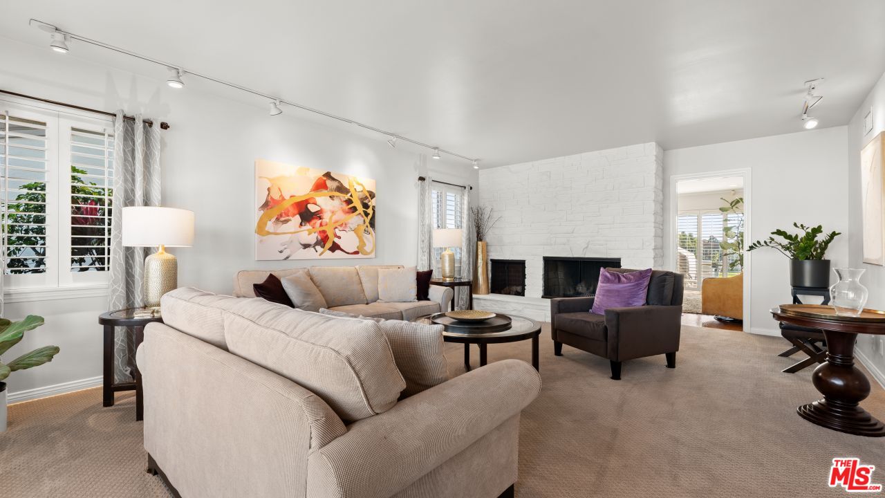 4542 Don Felipe Dr