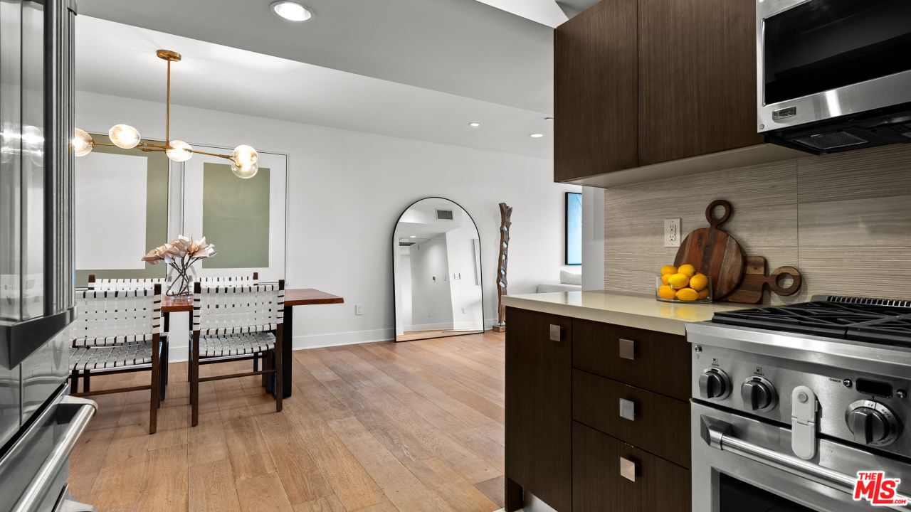 118 N Kings Rd Unit: 402