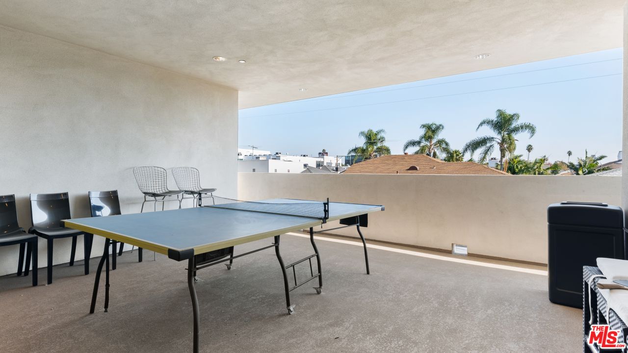 118 N Kings Rd Unit: 402