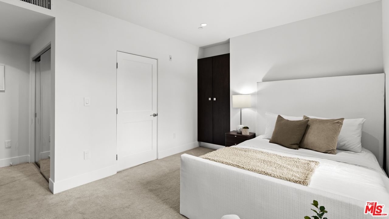 118 N Kings Rd Unit: 402