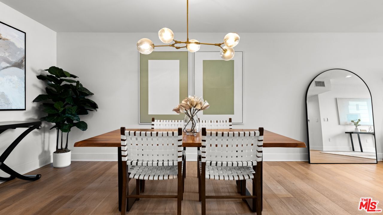 118 N Kings Rd Unit: 402