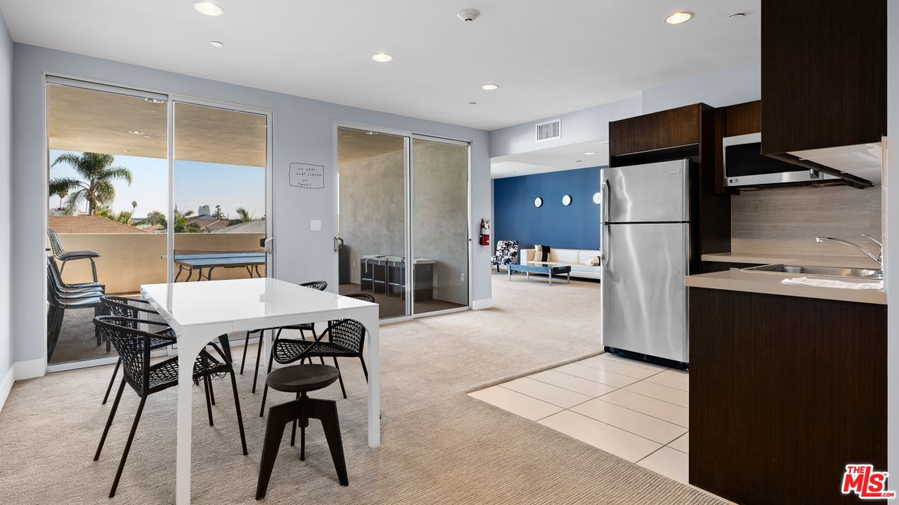 118 N Kings Rd Unit: 402