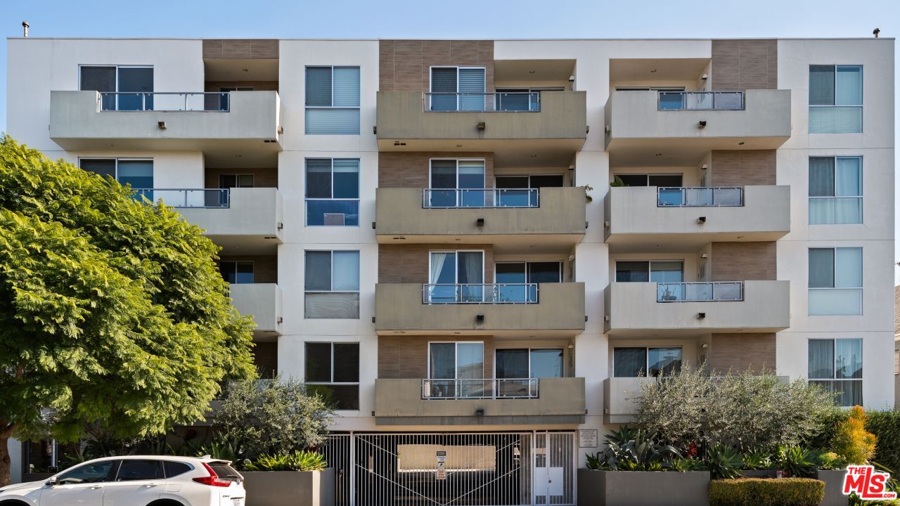 118 N Kings Rd Unit: 402