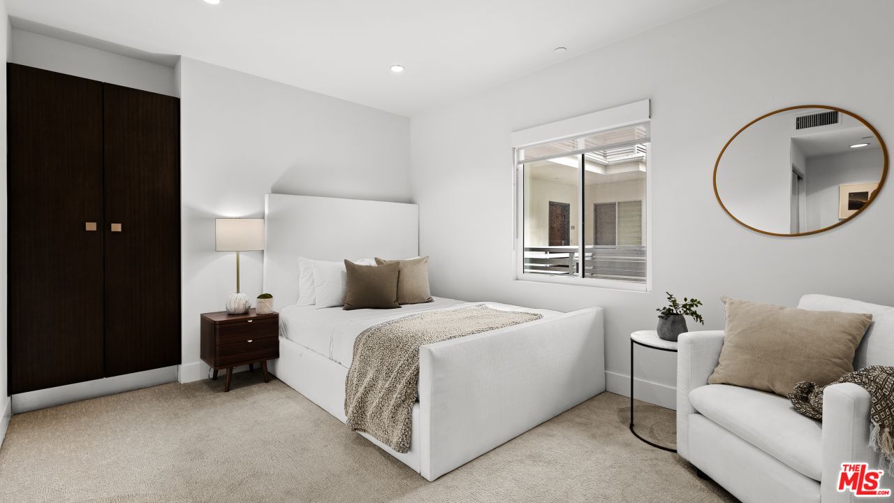 118 N Kings Rd Unit: 402