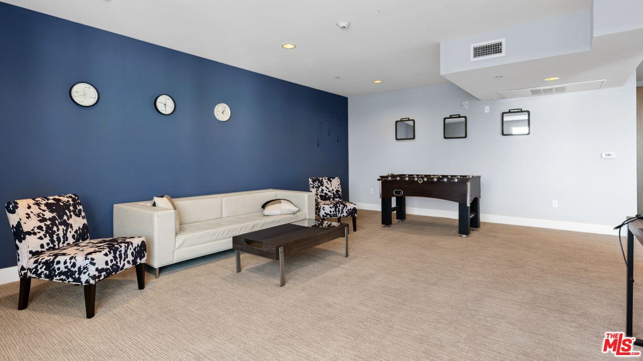 118 N Kings Rd Unit: 402
