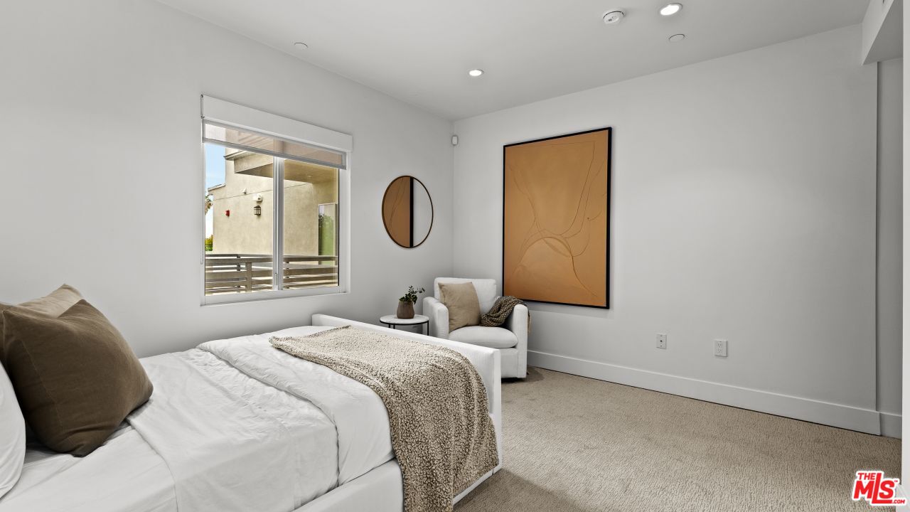 118 N Kings Rd Unit: 402