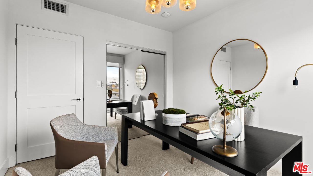 118 N Kings Rd Unit: 402