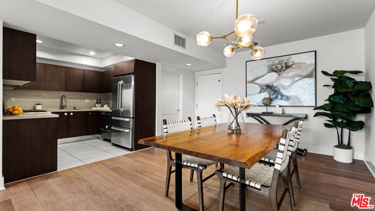 118 N Kings Rd Unit: 402