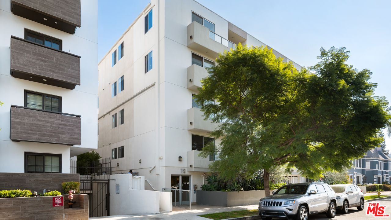 118 N Kings Rd Unit: 402