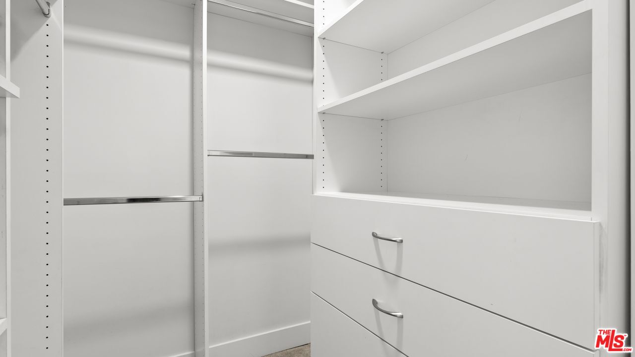 118 N Kings Rd Unit: 402