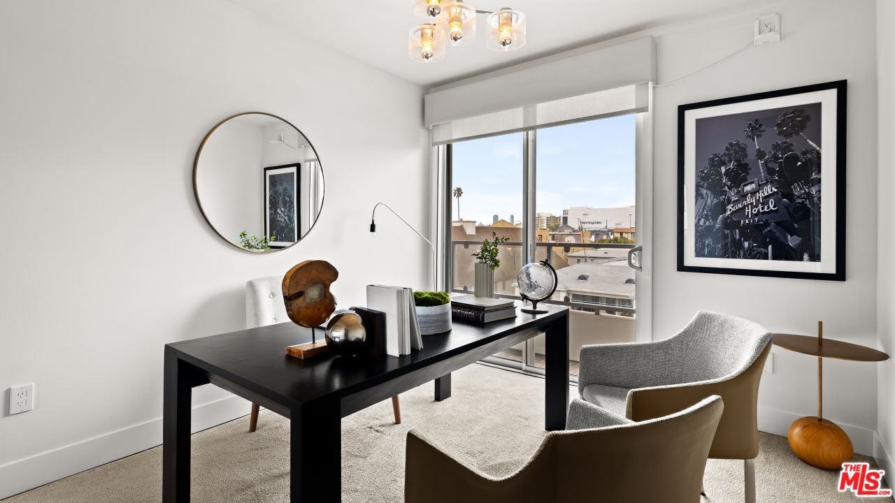 118 N Kings Rd Unit: 402